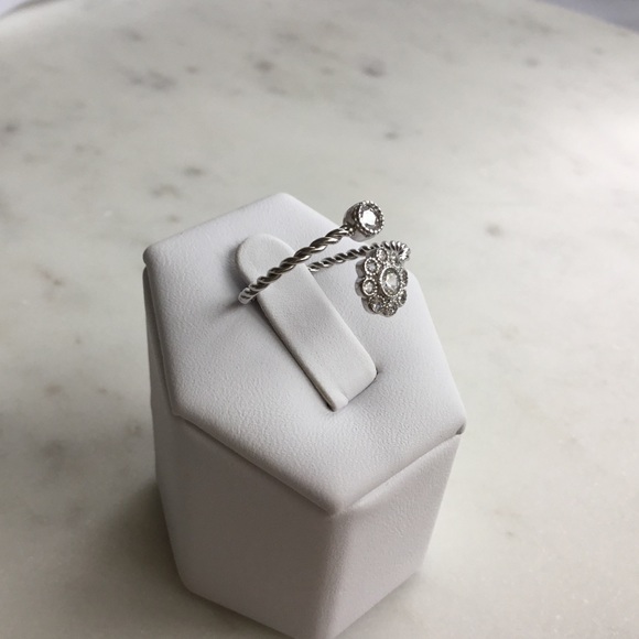 Clearance $15 Firm! Cz Flower Twisted Sterling Silver Ring - Picture 11 of 16